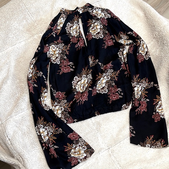 Chloe and Katie Floral Top 🌻 - Picture 2 of 4